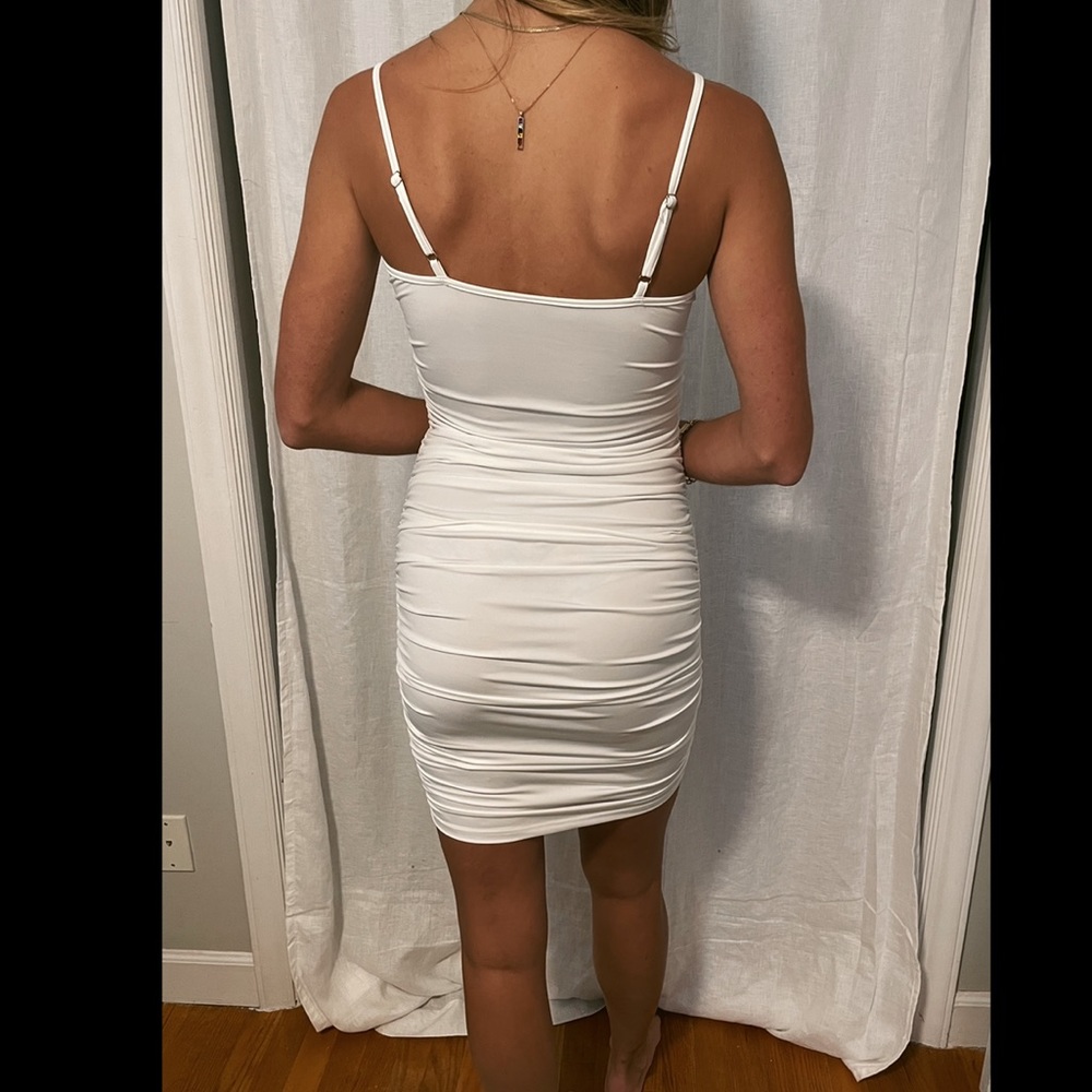 White bodycon dress! Size medium. Never worn! - Picture 2 of 3